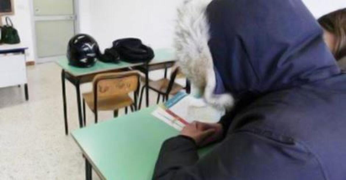 Aule troppo fredde nelle scuole, gli studenti delle superiori di Albano protestano - 