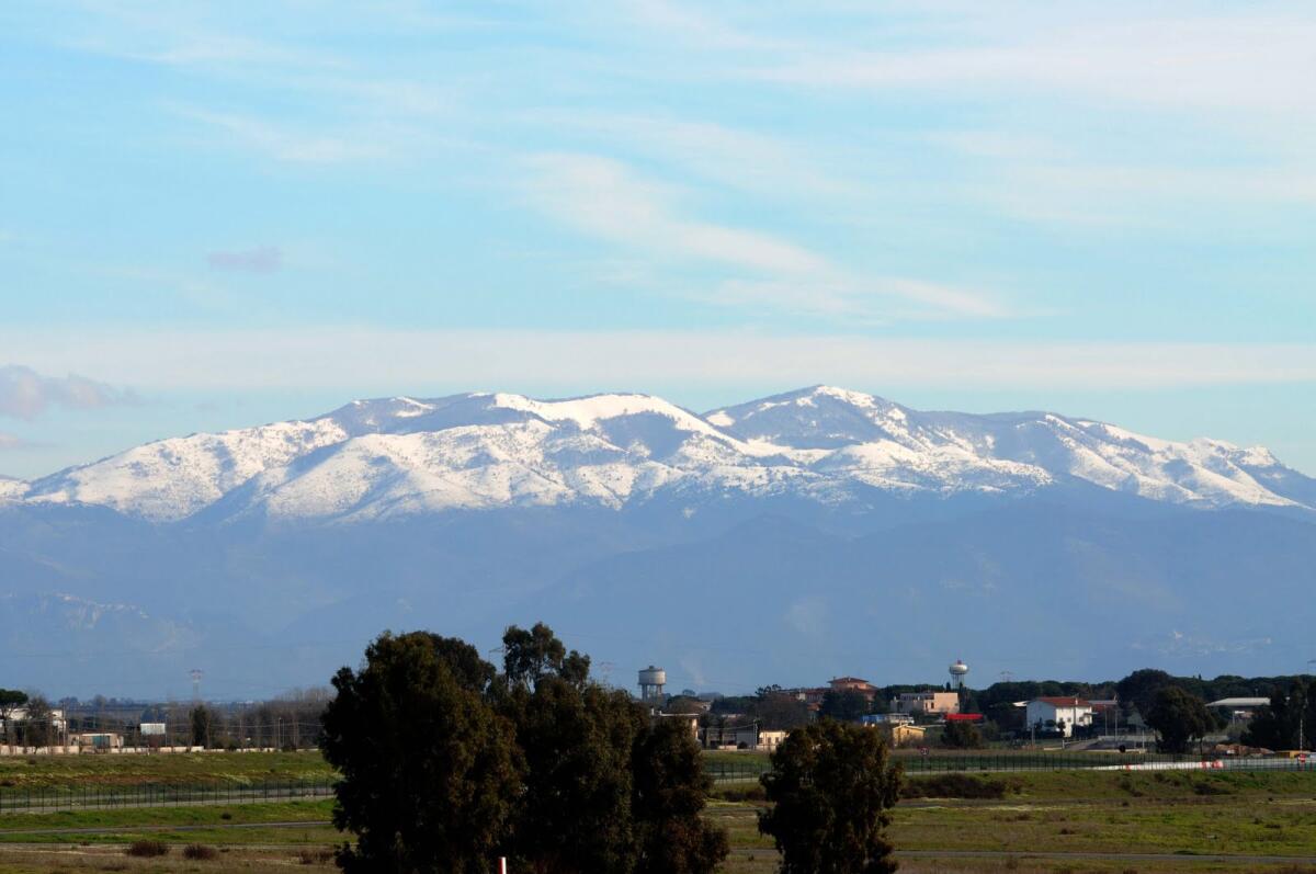 Abbondante nevicata sui Monti Lepini: scenario spettacolare anche dalla pianura. - 