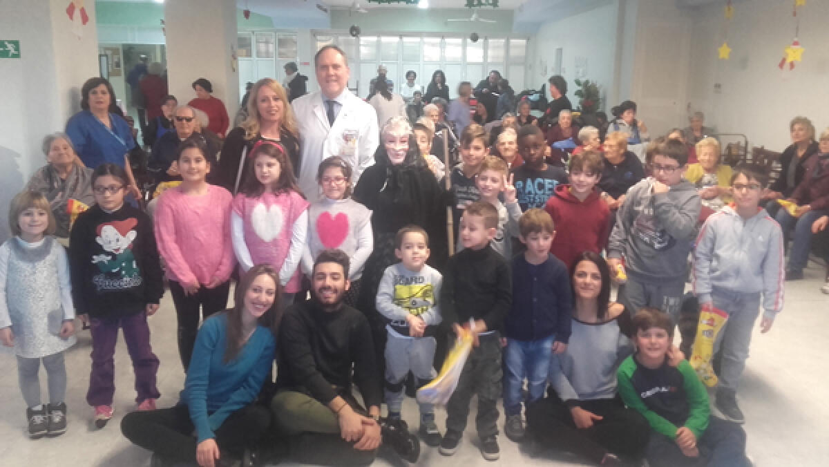 Aprilia, la Befana fa visita ai nonni di Villa Silvana - 