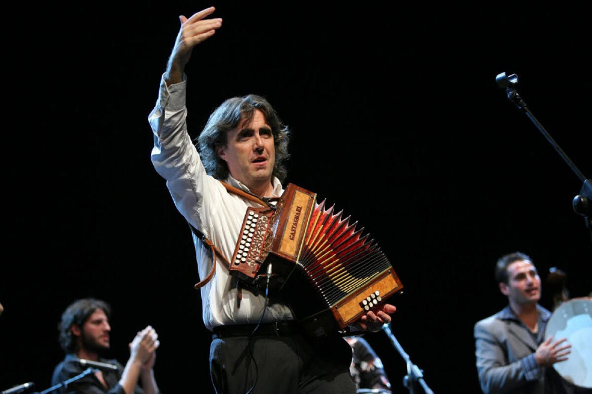 Ambrogio Sparagna in concerto a Fondi per beneficenza - 