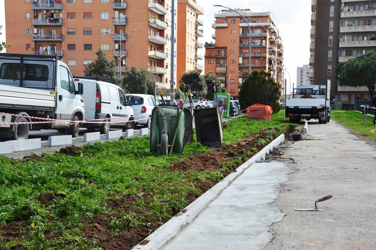 Lavori nell'area verde di via Catullo a Pomezia, progetto ampliato - 