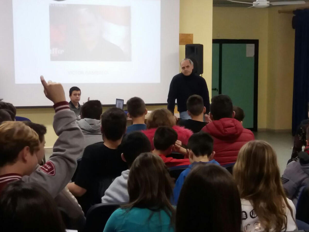 APRILIA – Lo scrittore e registra Victor Rambaldi incontra i ragazzi della scuola “Matteotti”. - 