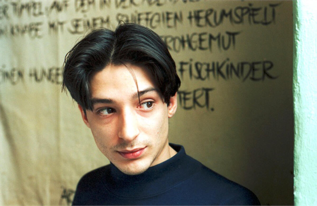 Noccioline, lo spettacolo scritto dopo i fatti del G8 di Genova in scena a Latina - 