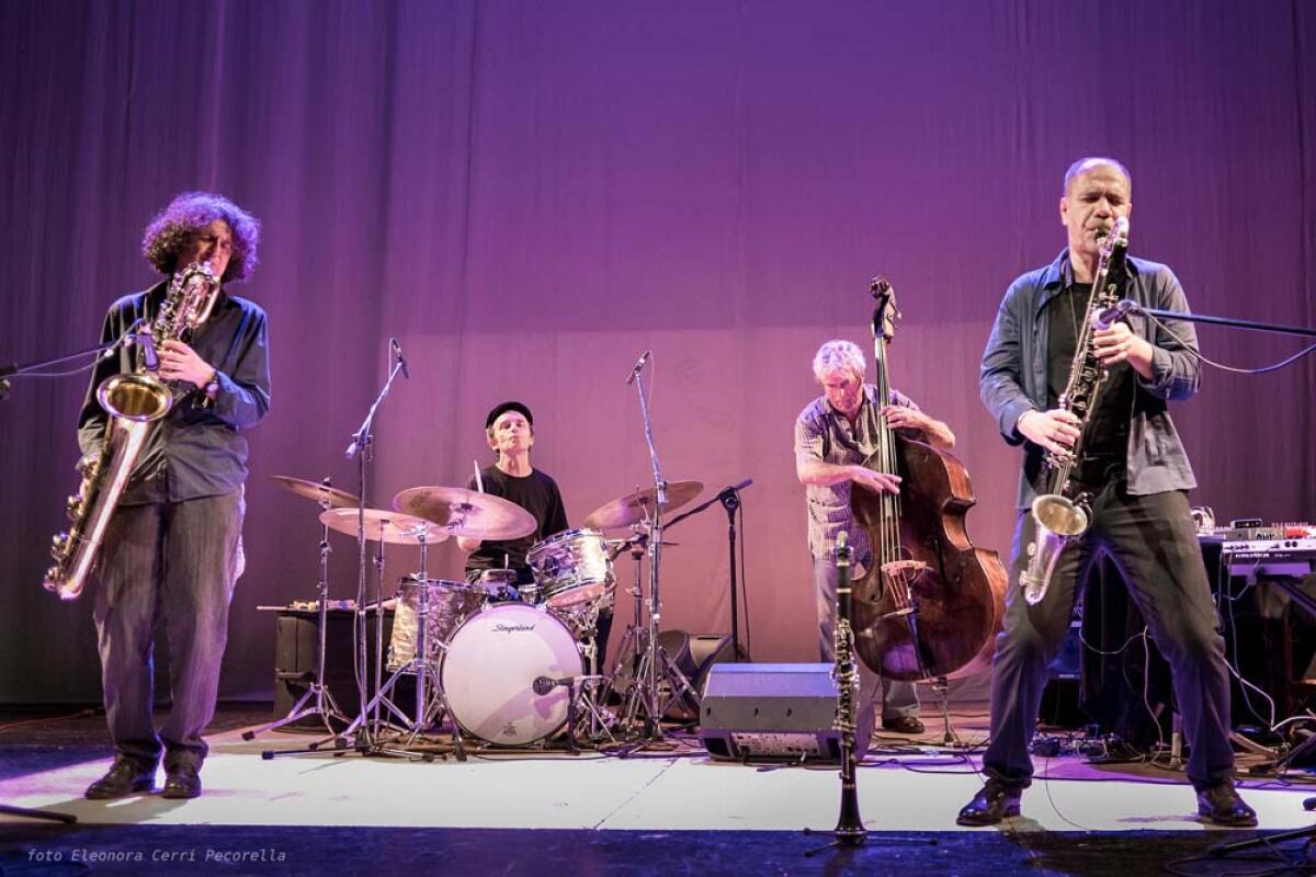 Al circolo Hemingway di Latina i ROOTS MAGIC - 