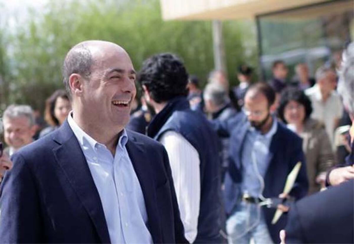 Il Presidente  Zingaretti consegna materiali per il progetto “Scuola 3D” all’Istituto Battisti di Velletri. - 
