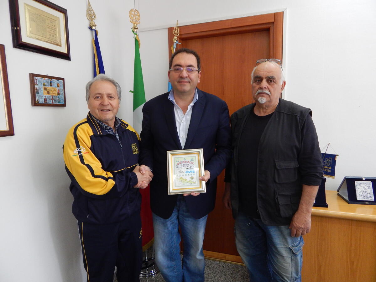 “Audax dell'Agro Pontino - Trofeo Avis”: il sindaco Terra incontra i soci del Vespa Club Aprilia. - 