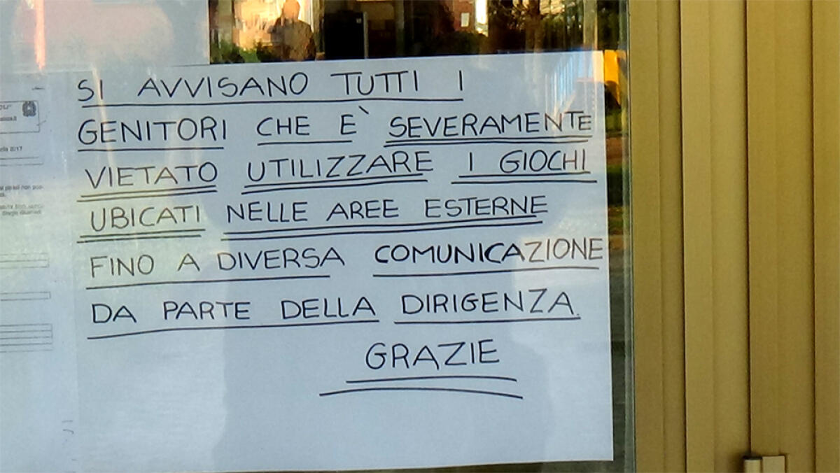 APRILIA - "Giochi non idonei ed edificio fatiscente, un esposto per la scuola di via Pirandello" FOTO - 