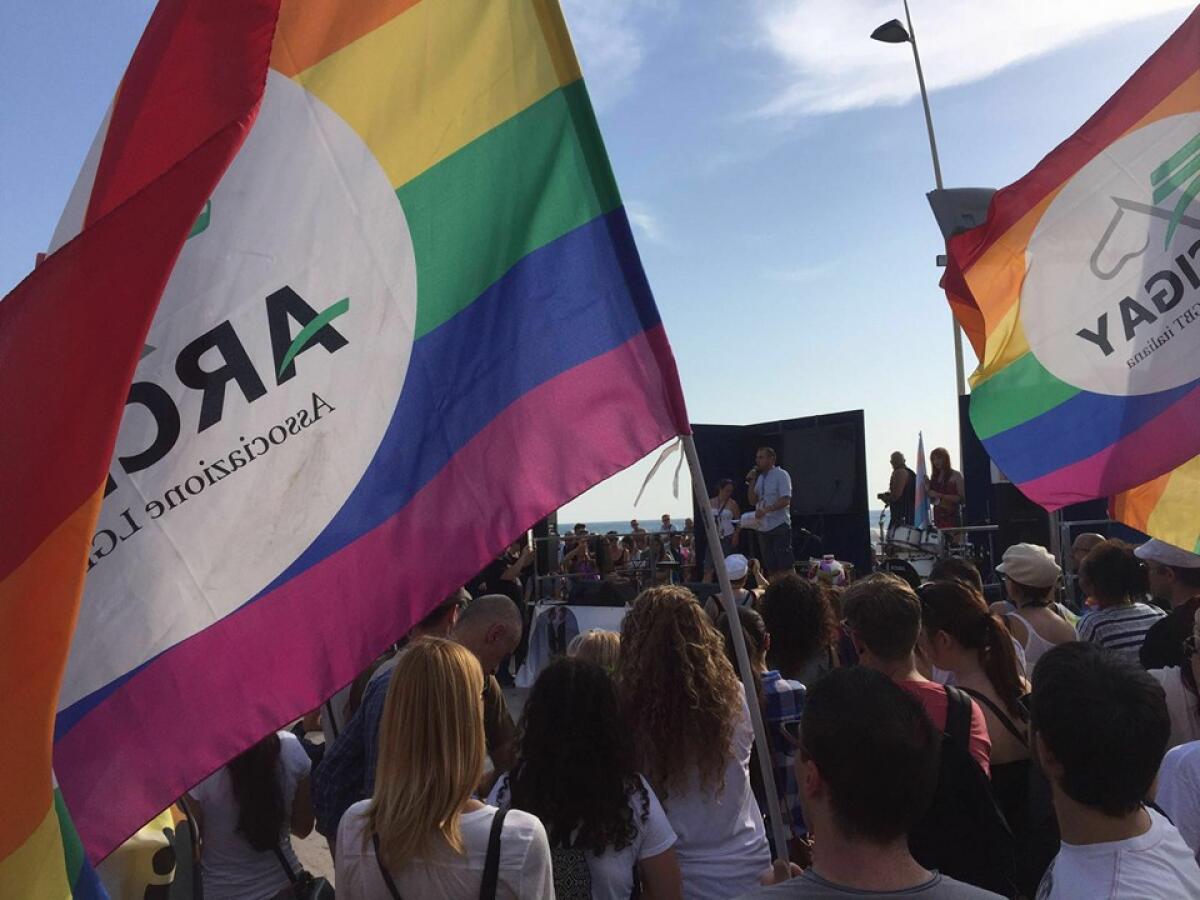 LAZIO PRIDE: molti comuni espongono la Bandiera Rainbow, ci sono anche Latina ed Aprilia - 