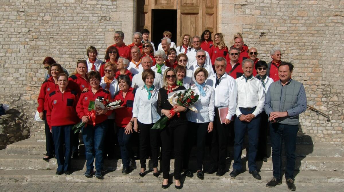 Il coro del CAI di Aprilia alla manifestazione "Monastercantando" a Valvisciolo. - 