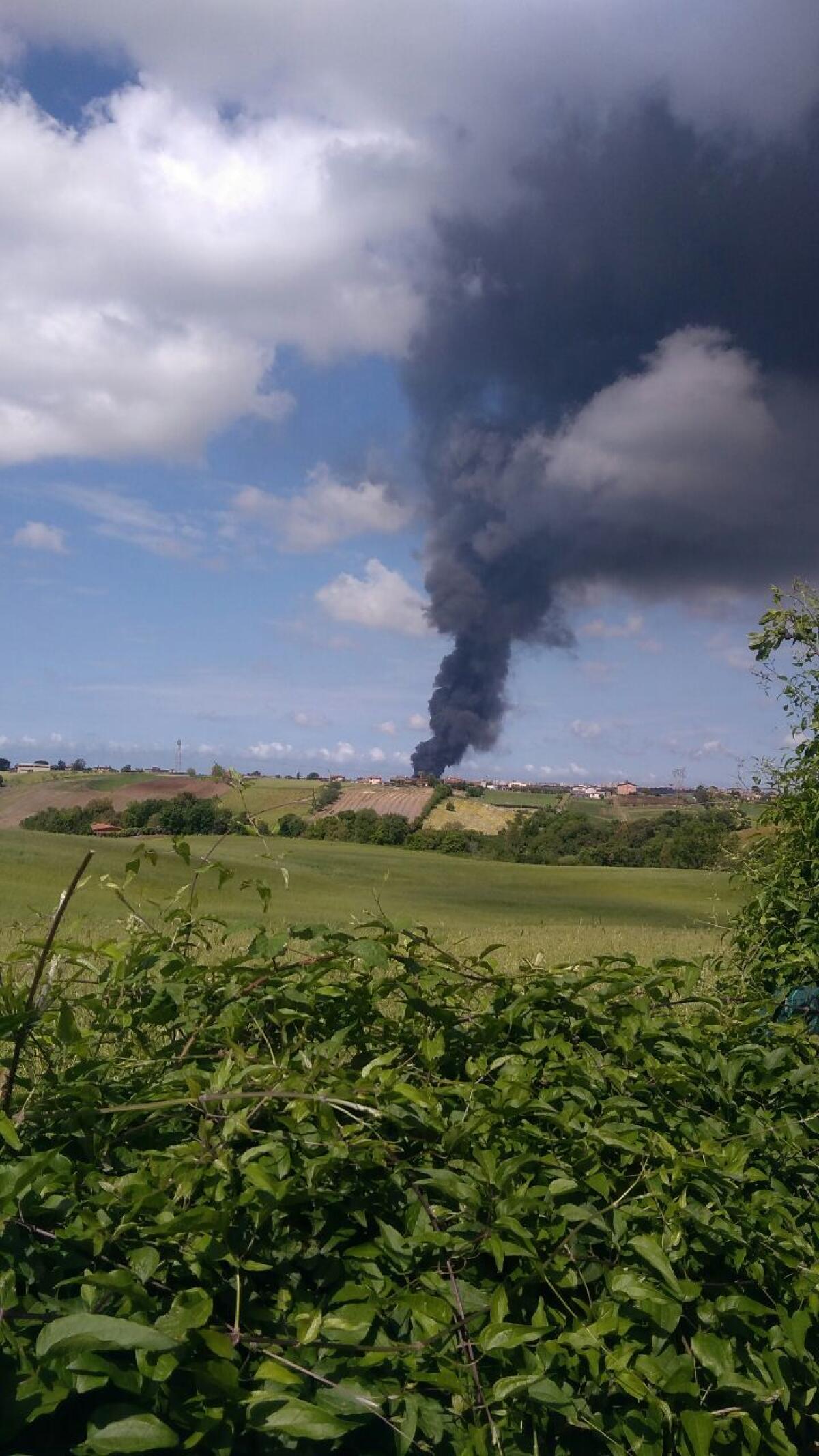 Il sindaco Terra: "Nessun rischio ad Aprilia per l’incendio alla Eco X di Pomezia". - 