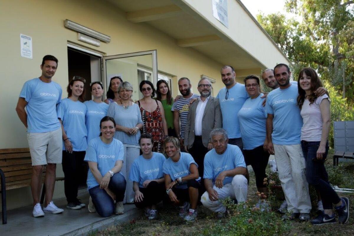 Arredi nuovi e pareti ritinteggiate al centro diurno di Latina grazie all'Abbvie - 