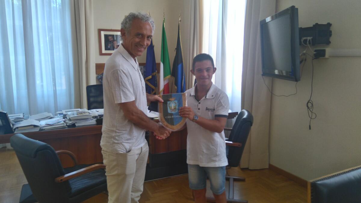Il sindaco di Latina accoglie Valerio in Comune, "Il grazie della città" - 