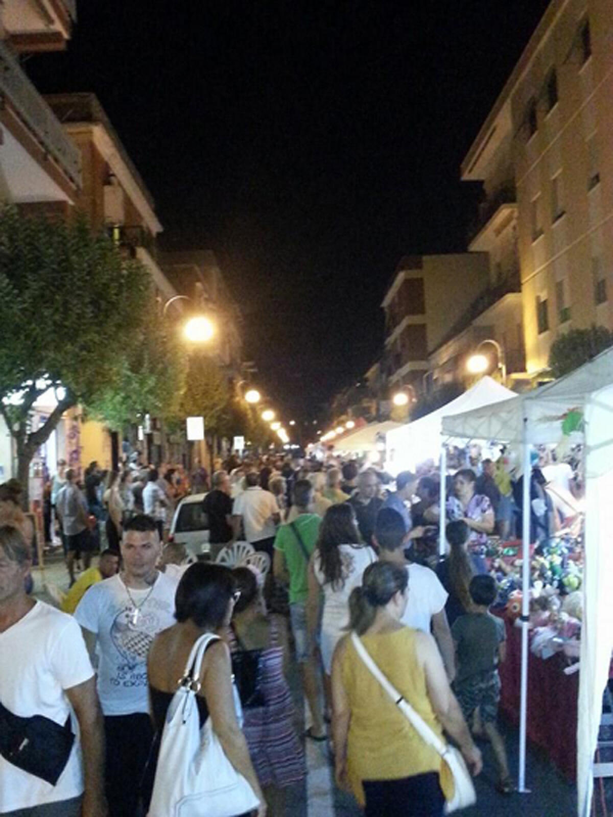 APRILIA - Aggiustamenti in corsa per lo “Shopping Day”: il comitato, dopo la rivolta dei commercianti, rimodula il calendario. - 