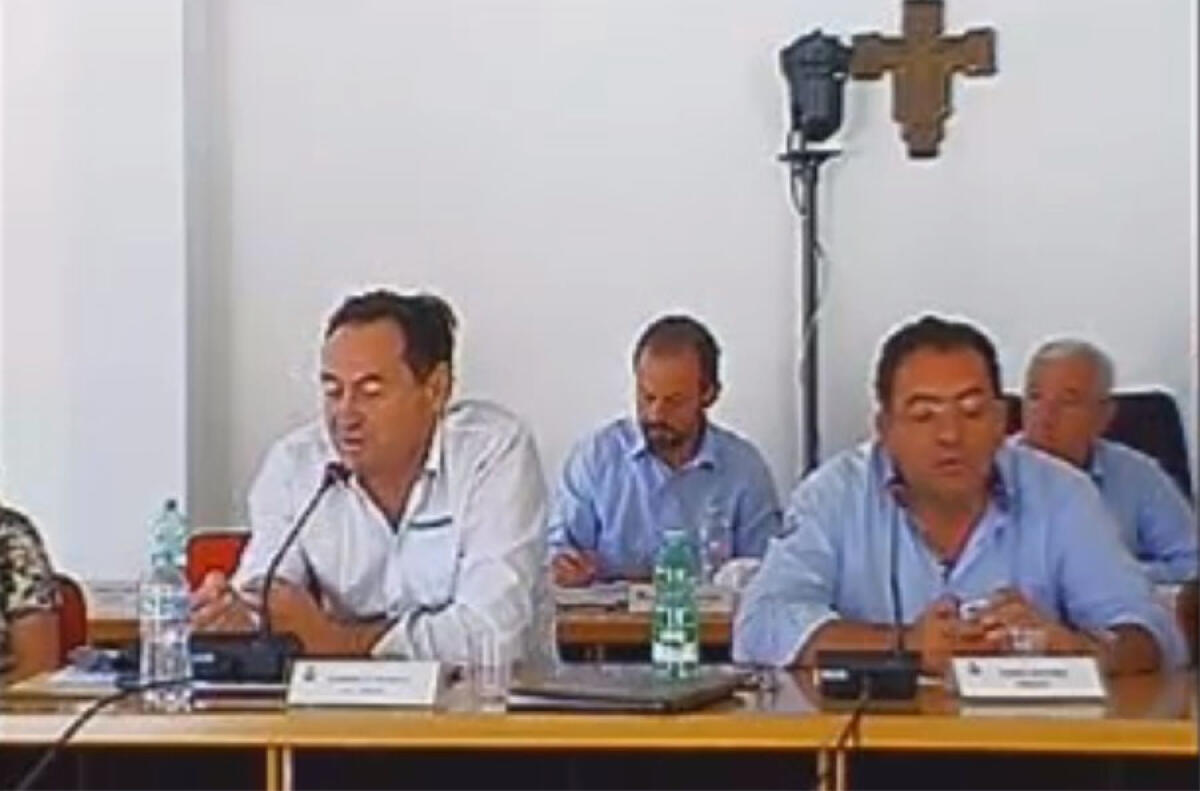 Consiglio Comunale ad Aprilia, l'intervento sui rifiuti poi il dibattito sul Palazzetto dello Sport - 