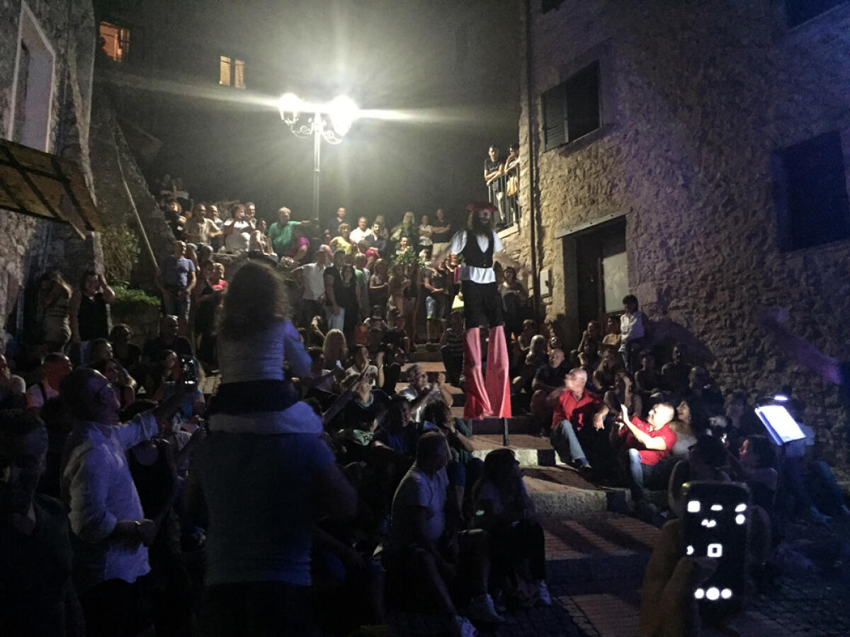 PROSSEDI - Sabato 19 agosto “Vicoli di Notte”, con musica e gastronomia locale. - 