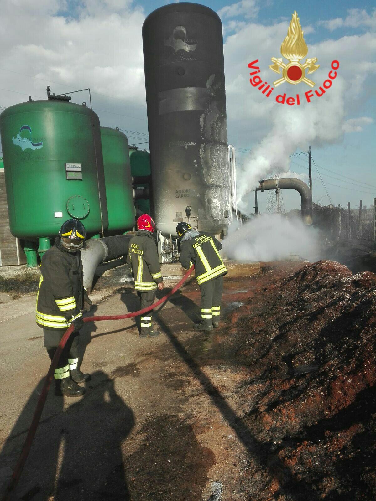 APRILIA - Incendio a Carano, danneggiato l'acquedotto: "NON UTILIZZARE L'ACQUA" - 