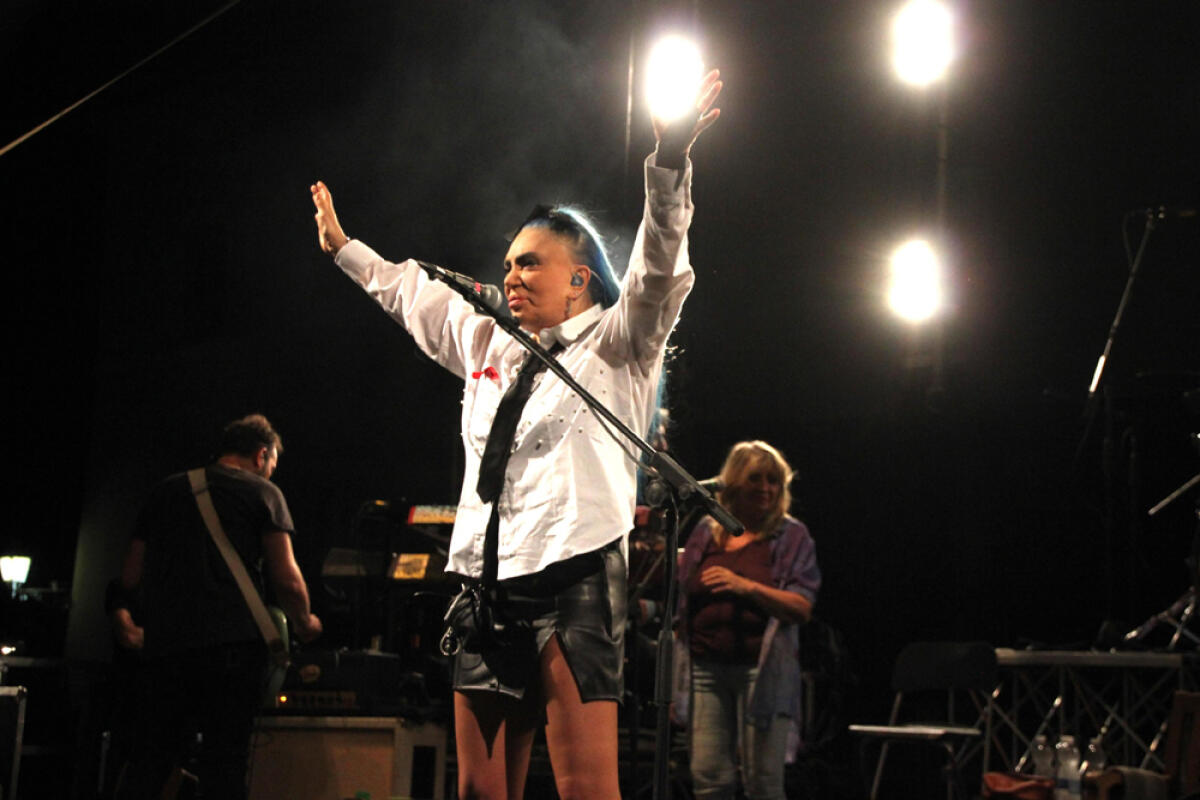 CISTERNA - Loredana Bertè in splendida forma: Piazza XIX Marzo gremita. Le FOTO - 