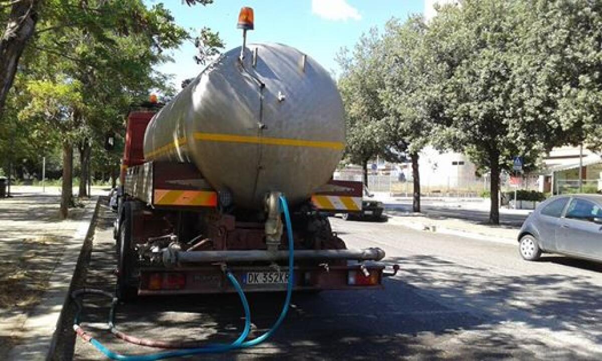 Arsenico nell'acqua: silenzio "assordante" del Comune di Aprilia. A Nettuno "no" alla terza autobotte. - 