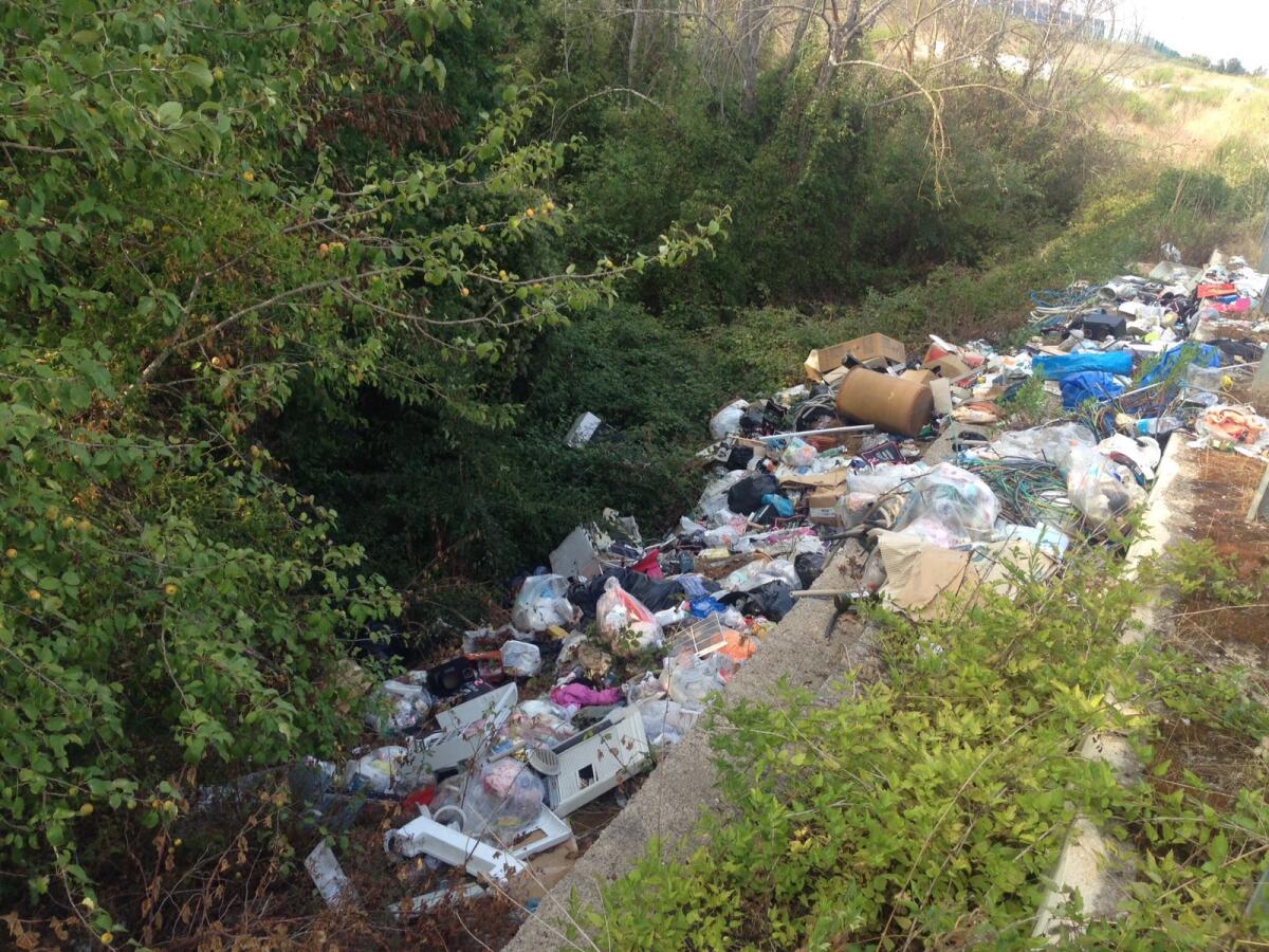 Lavori fermi e discarica abusive a Campo di Carne, il comitato insorge - 