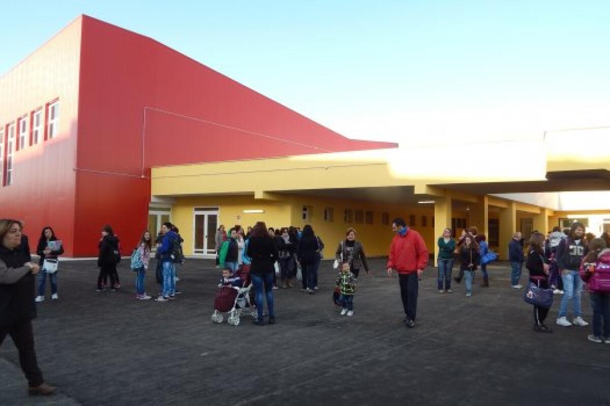 Aprilia - Protesta alla scuola Toscanini, il Comune: "L'istituto è agibile" - 