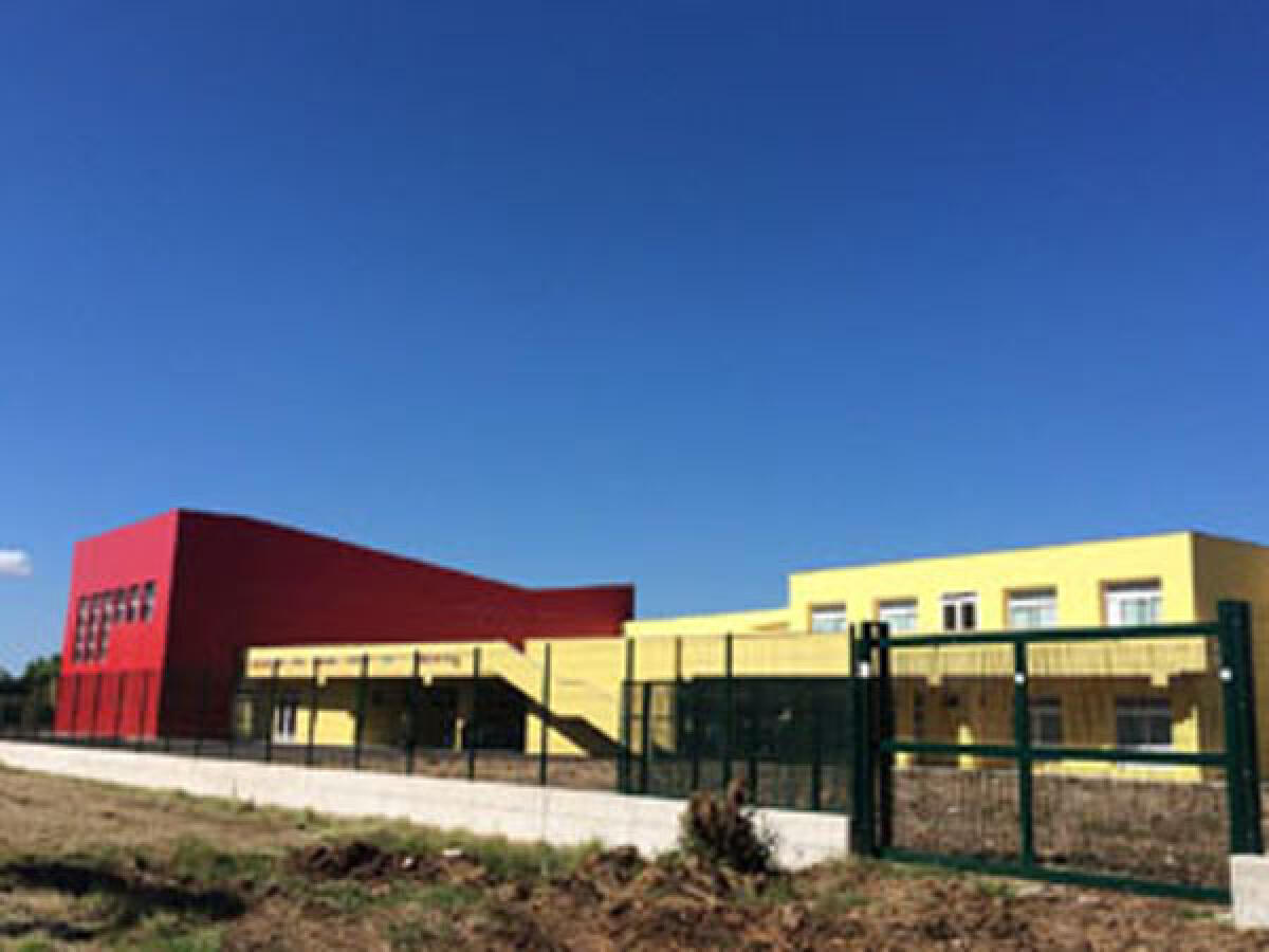 Aprilia - Protesta alla scuola Toscanini, i genitori chiedono sicurezza - 