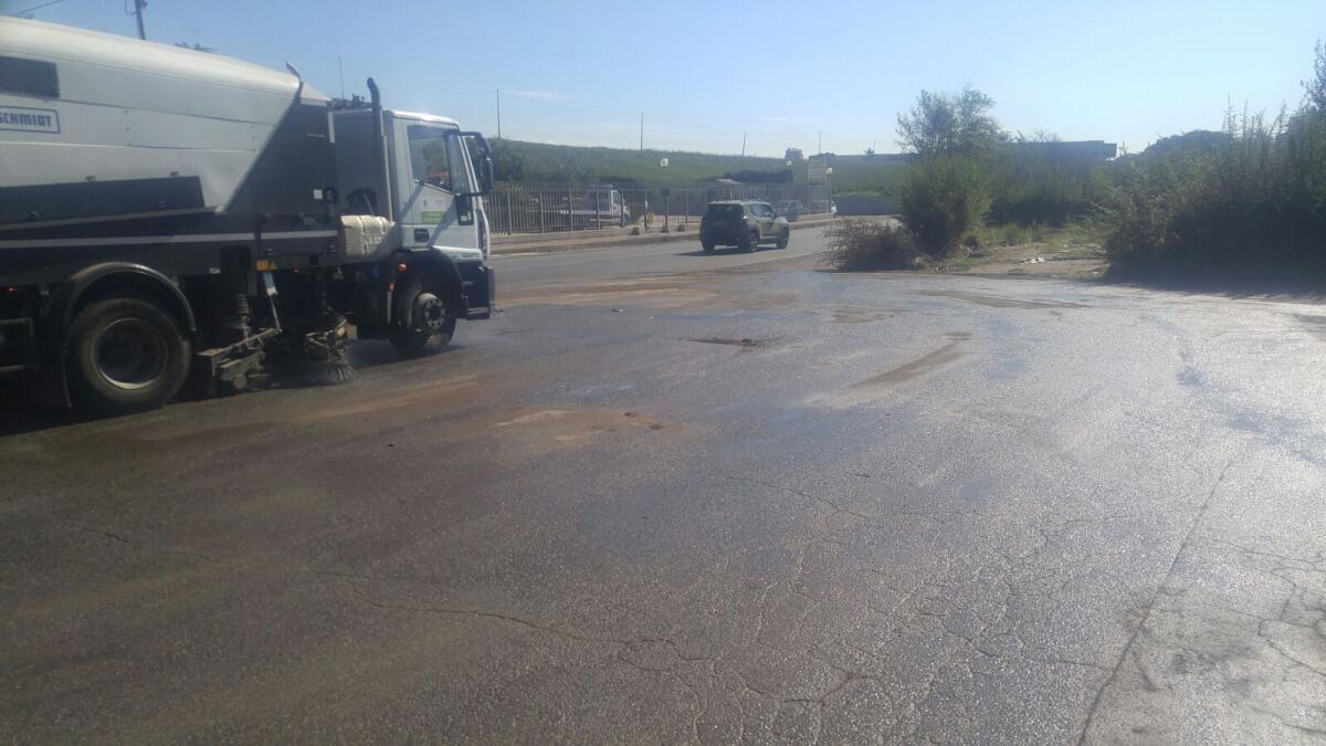 Eco X, il Comune rimuove i rifiuti dal piazzale antistante il sito - 