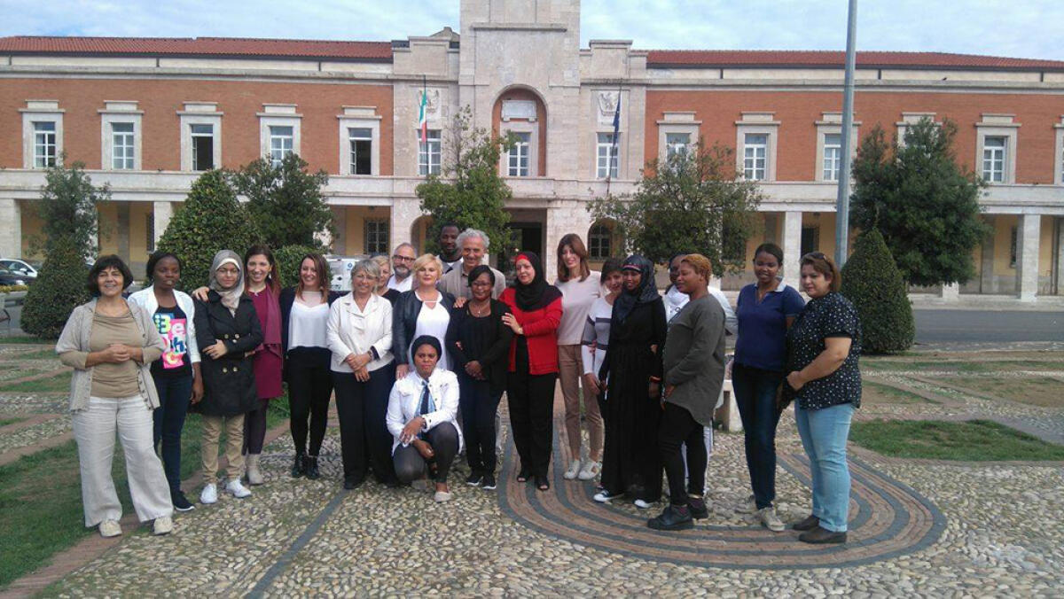 LATINA - Il Sindaco Coletta oggi in udienza dal Papa con Mireille e la storia dell’atelier Acanthus. - 