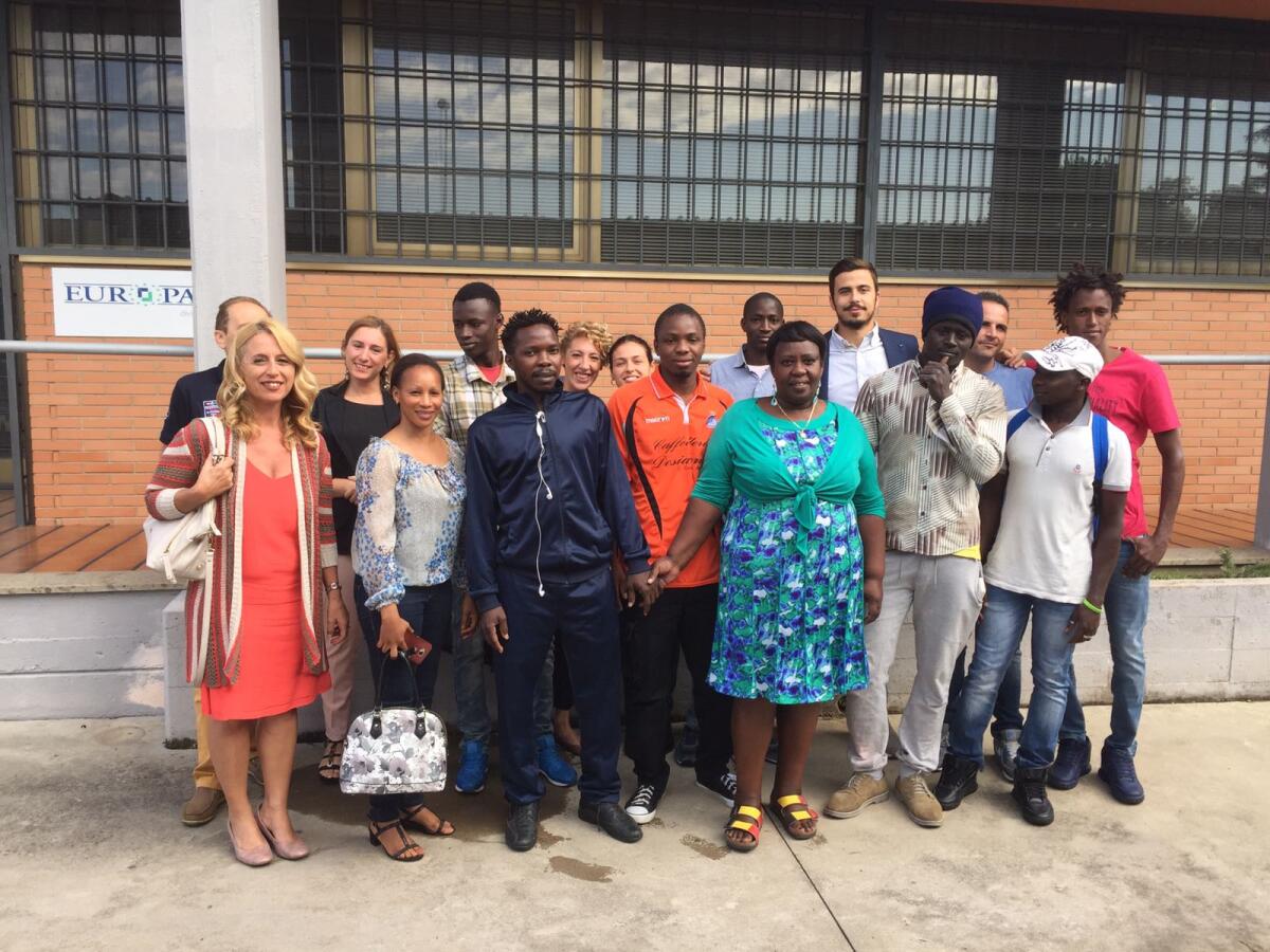 Arte e manutenzione del verde, 8 migranti inseriti nel progetto del Comune di Aprilia - 