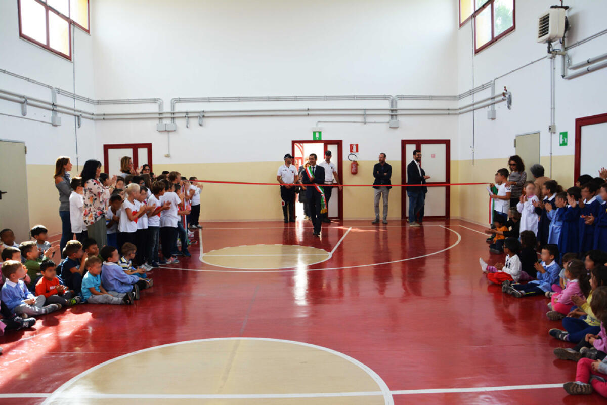 POMEZIA - Riaperta dopo quasi 10 anni la palestra della scuola “De Andrè” di Santa Palomba. - 