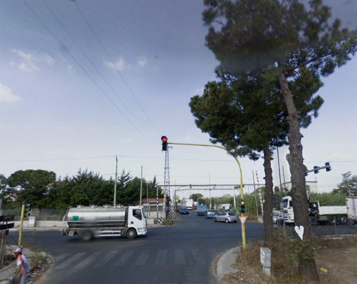 I residenti di Casello 45 ad Aprilia contro la chiusura del passaggio al livello - 