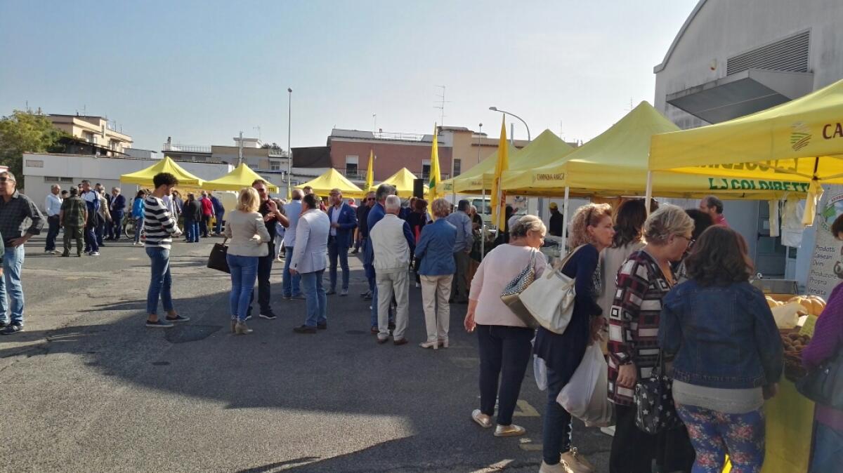 PONTINIA - Apre il “Mercato Contadino” di Piazza Kennedy, promosso da Comune e Coldiretti. - 