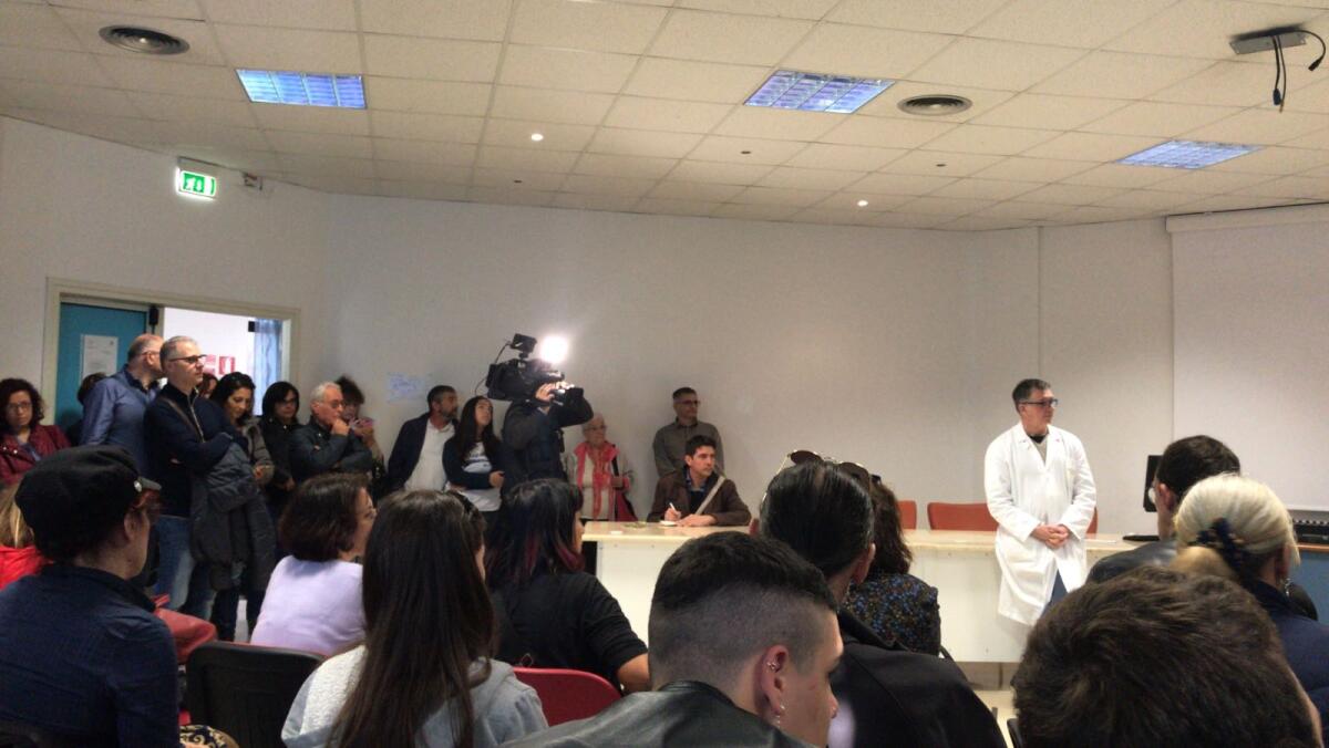 APRILIA - Miasmi dal fosso, la Asl incontra gli studenti di via Carroceto.  Il Sindaco chiede alla Provincia di intervenire. - 