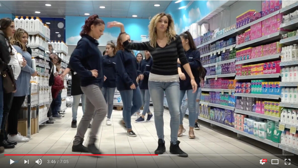 Aprilia - Primo promotional show per il punto vendita Acqua & Sapone di via Zuara. - 