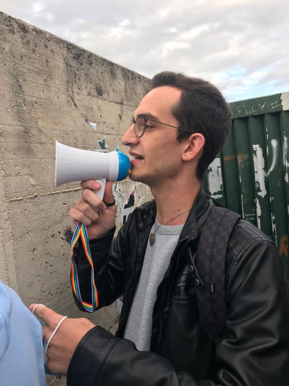 APRILIA - Miasmi, gli studenti preparano un esposto.  Individuato uno dei sospetti responsabili. - 