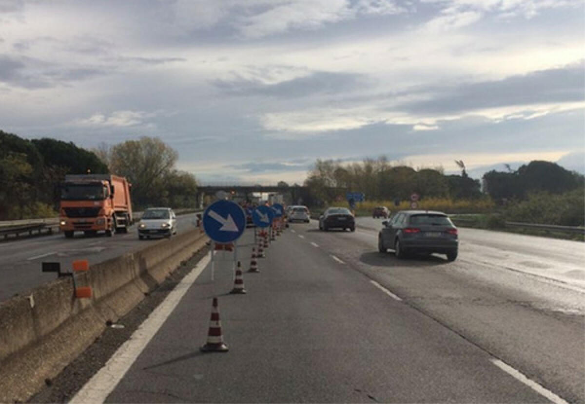 Sostituzione di un cavo elettrico aereo: Pontina chiusa per mezz'ora questa mattina. - 