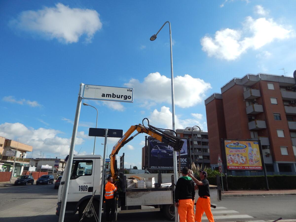 Aprilia - Nuovi punti luce vicino alla scuola di via Amburgo - 