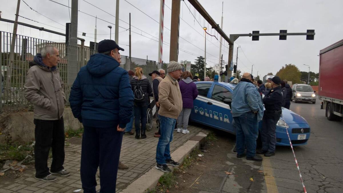 Casello 45, residenti e comitati di nuovo in strada per protesta. Ma i lavori iniziano - 