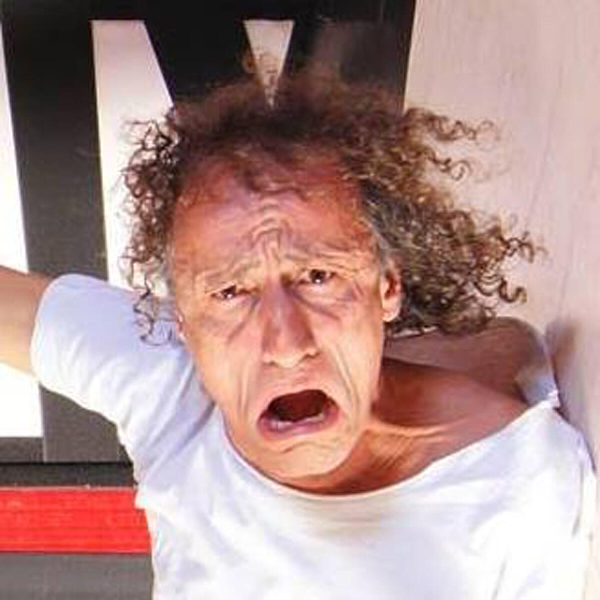 APRILIA -  Stasera al Teatro Europa l’eclettico Antonio Rezza con lo spettacolo  “7 14 21 28”. - 