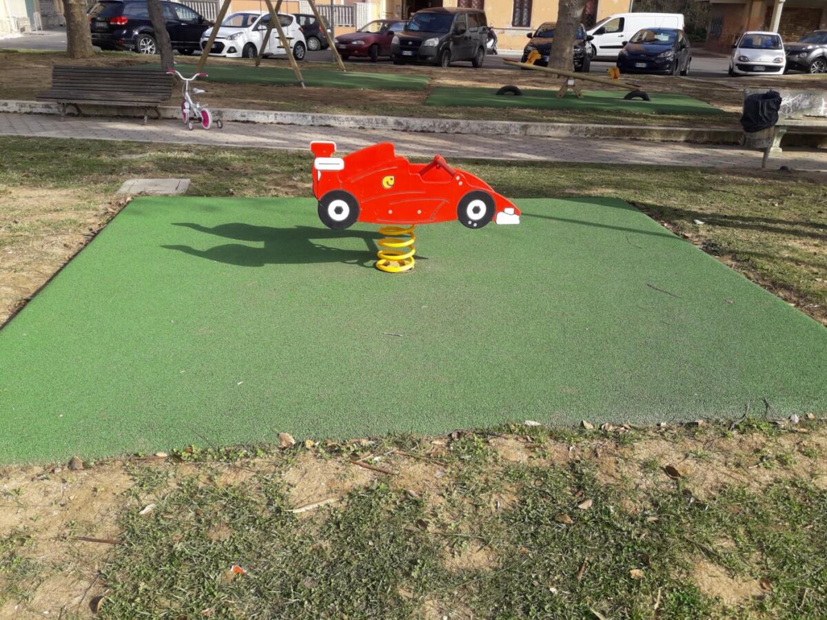 Anzio Colonia, una piattaforma di sicurezza presso il parco giochi di Largo Venezia - 