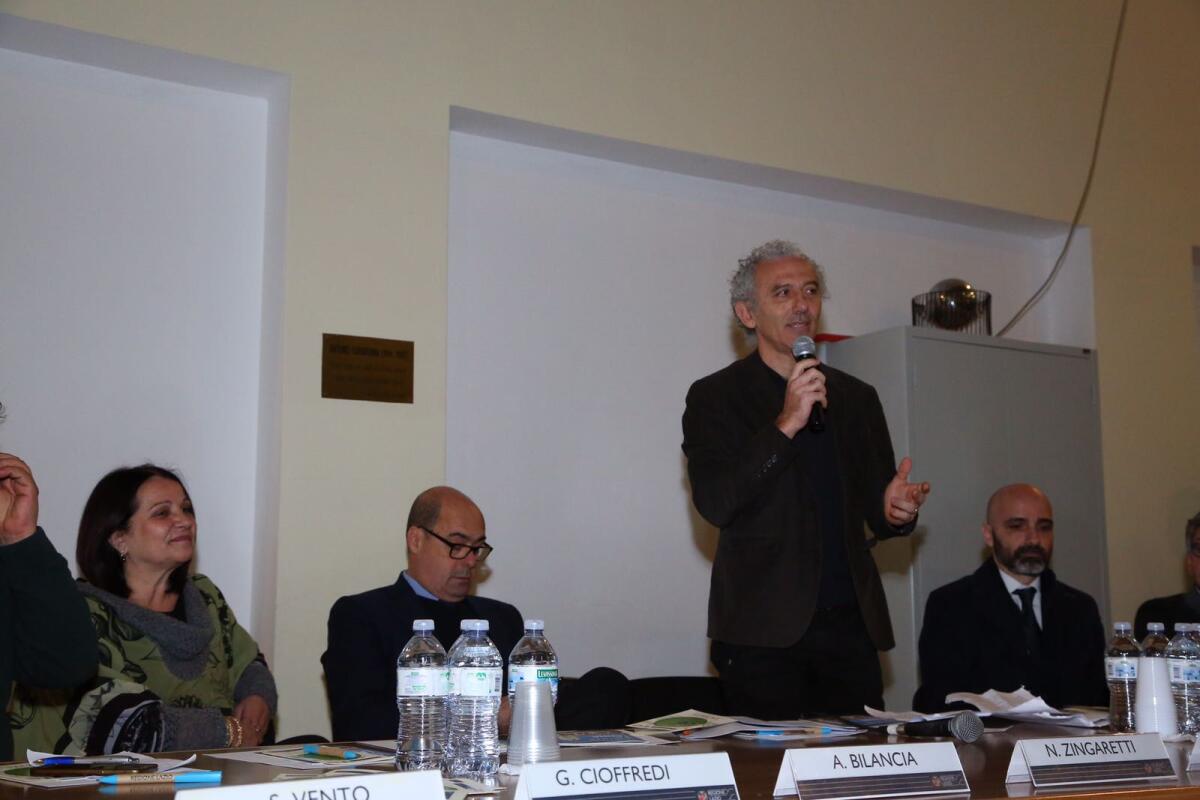 I terreni confiscati alle mafie consegnati agli studenti, la cerimonia a Priverno - 