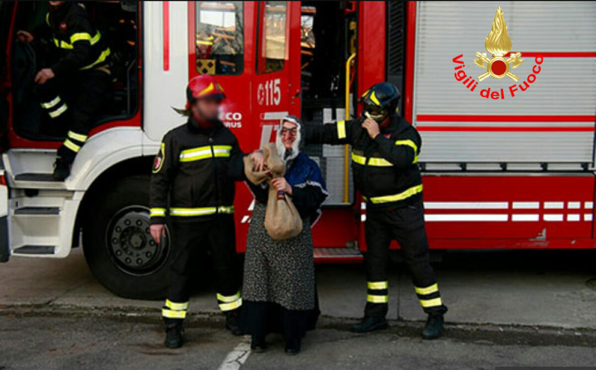 A Latina questo venerdì la discesa della Befana dei Vigili del Fuoco dalla Torre Civica. - 