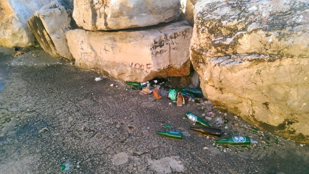 Anzio - Il retro del porto in via Nazario Sauro in stato di abbandono, la denuncia - 