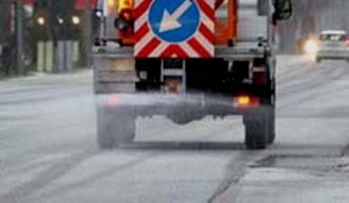 Spargisale in azione domani mattina all’alba sulle strade di Ardea - 