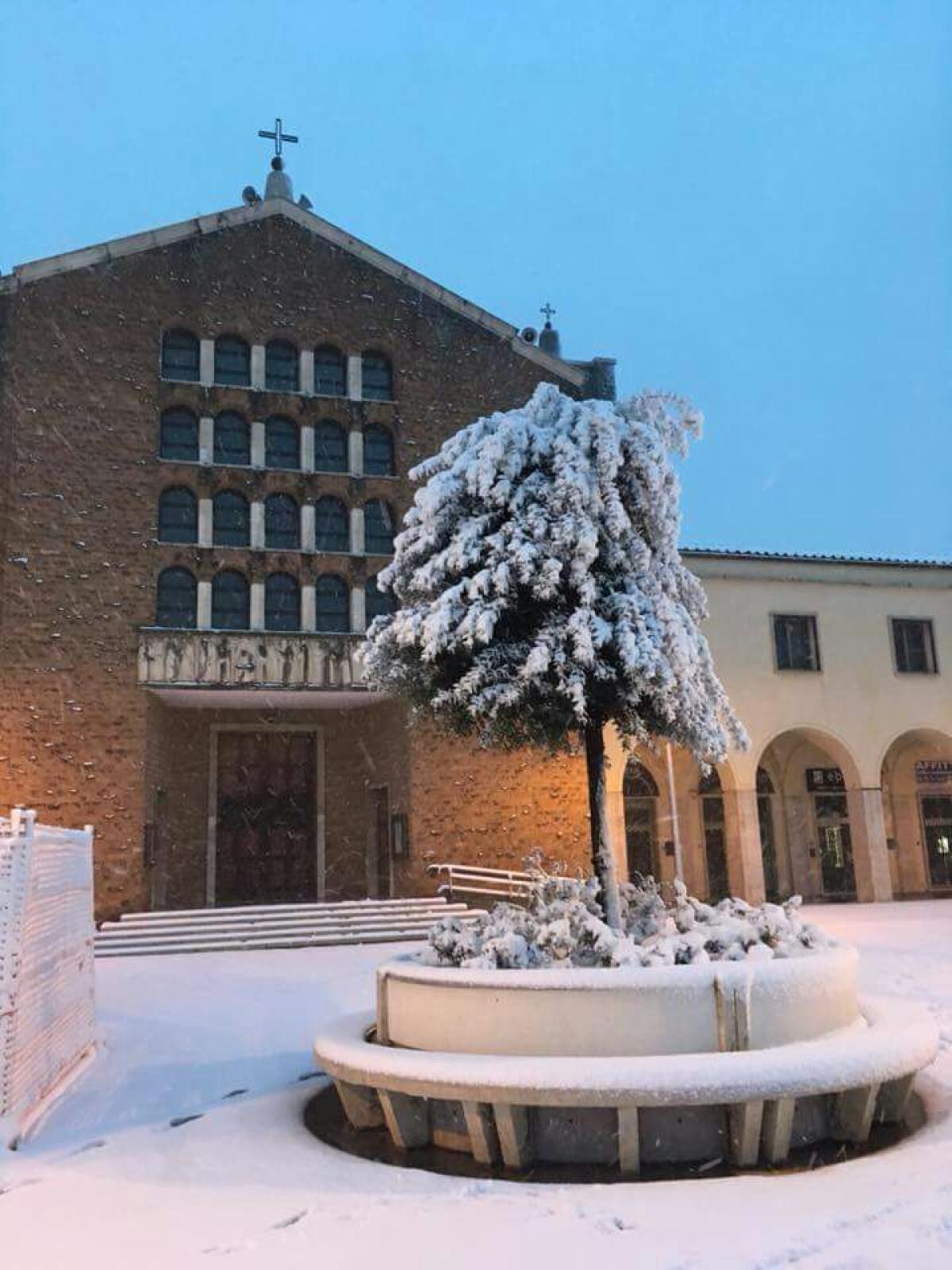 Neve e gelo, a Pomezia questo martedì scuole aperte - 