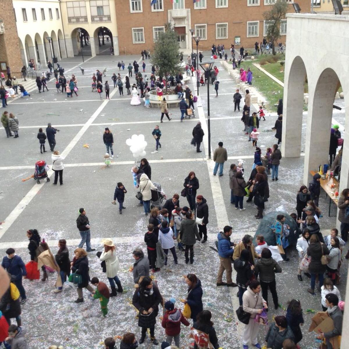 Ultima sfilata e falò a Pomezia per il Carnevale - 