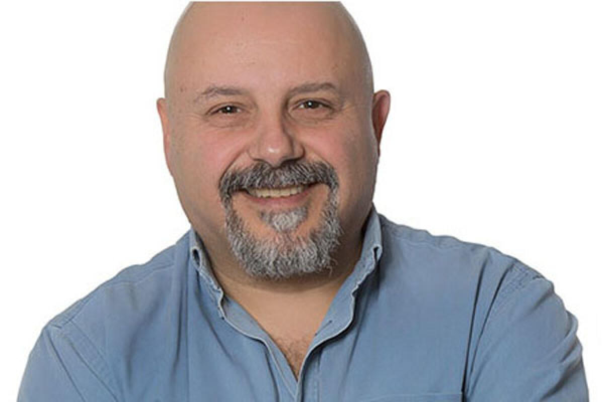 Nuovi guai per il candidato del M5S Dessì: Vive in un alloggio Ater a 7 euro al mese - 