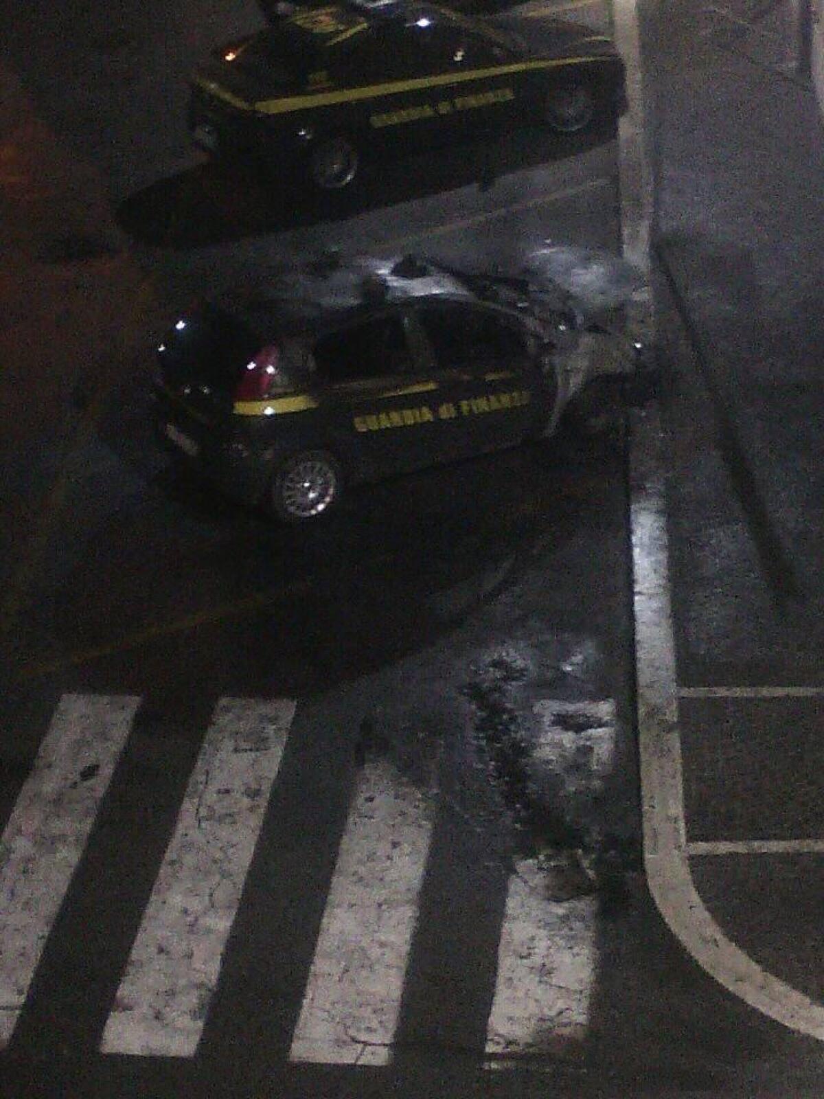 Auto della finanza a fuoco a Nettuno, "Più attenzione per il litorale romano" - 