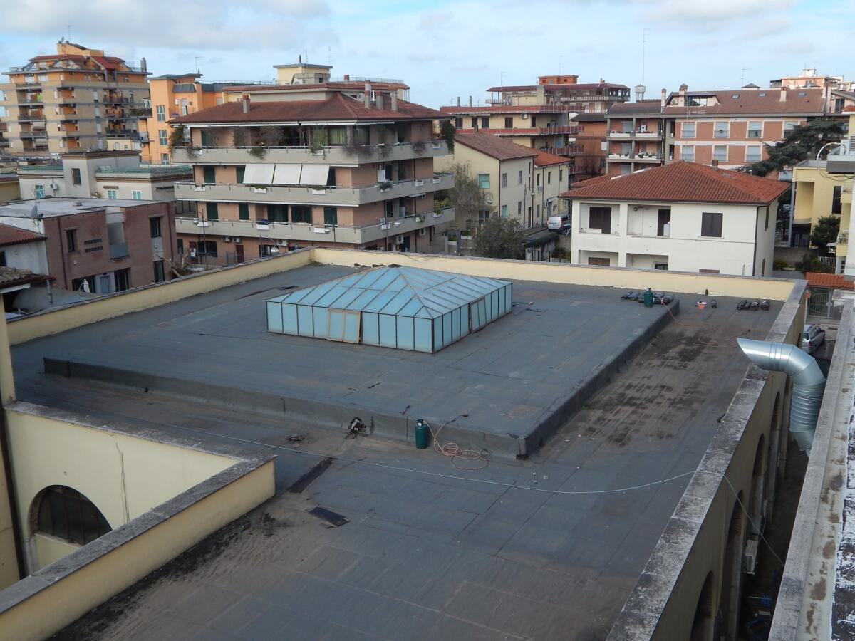 Lavori di messa in sicurezza al mercato coperto di Aprilia - 