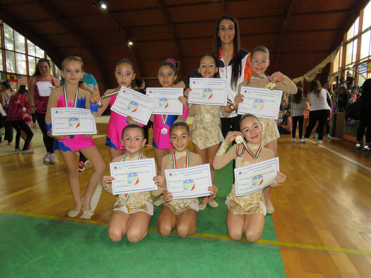 Medaglie e coppe per le atlete dell'ASKS di Campo di Carne - 