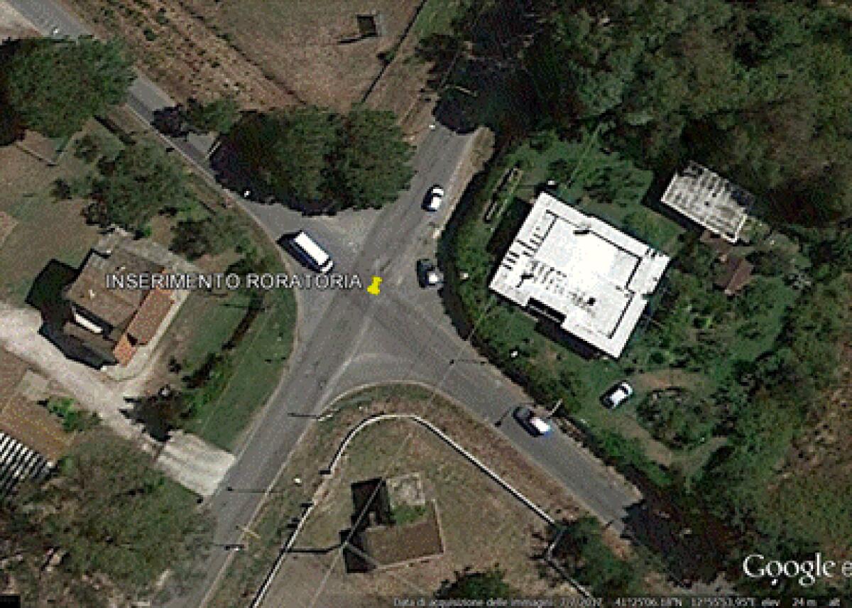 Latina - Una rotatoria al pericoloso incrocio con via Zì Maria - 